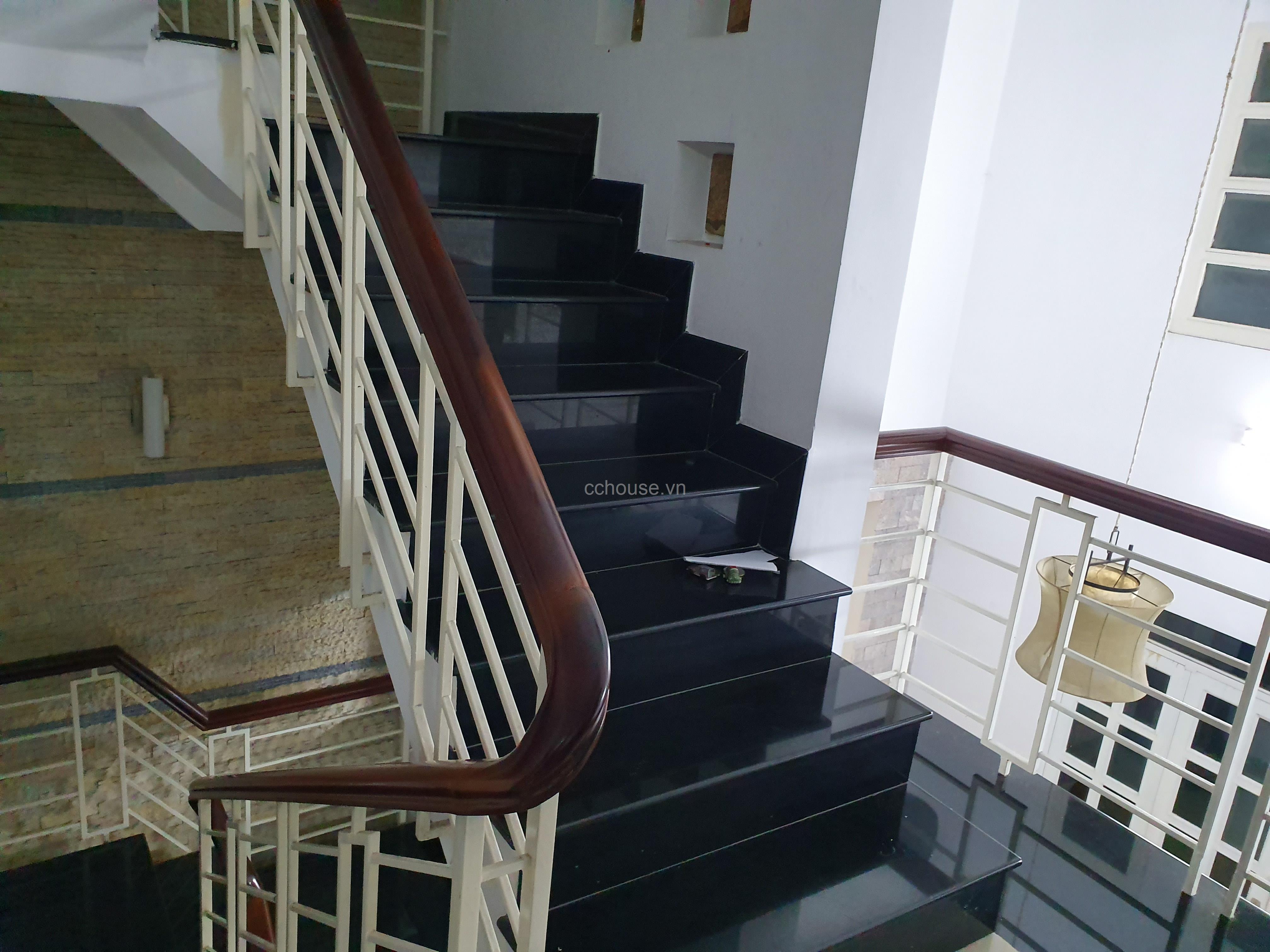 Nhà trường chinh ngang 8.2 Q Tân Bình