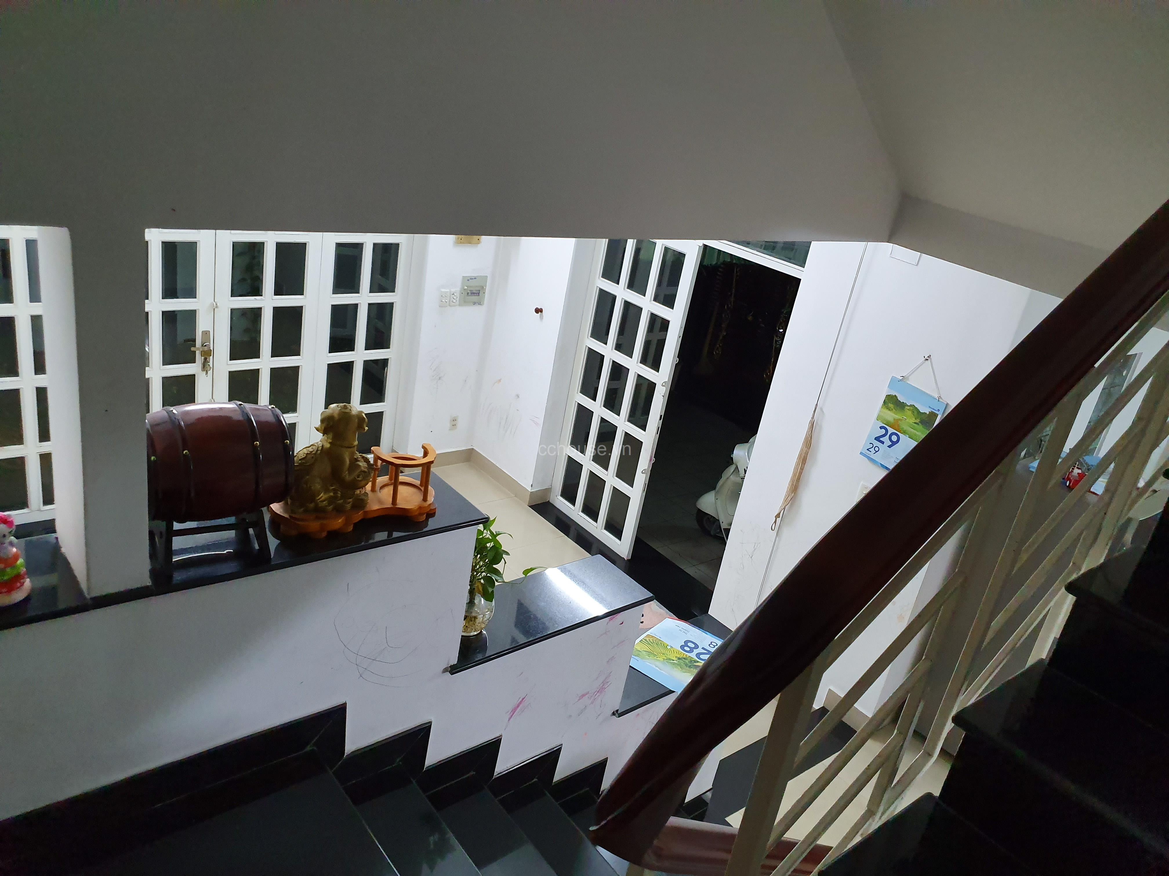 Nhà trường chinh ngang 8.2 Q Tân Bình