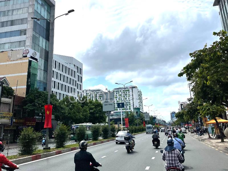 Bán Tòa nhà góc 2 mặt tiền Cộng Hoà - Quận Tân Bình. hầm 8 tầng 