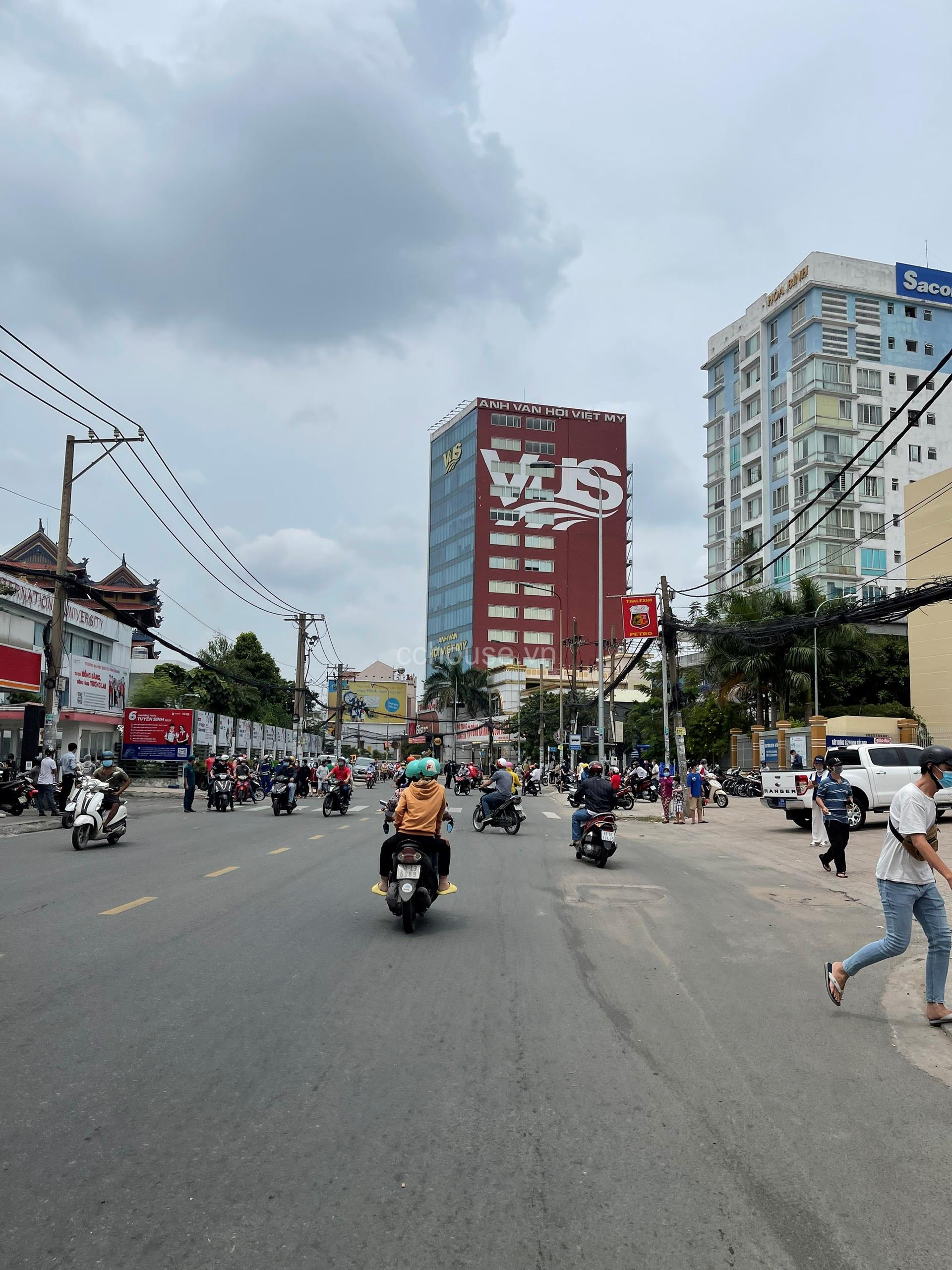Mặt Tiền 58 Hoà Bình, Phường 5, Quận 11 DT : 25m x 30m, 550m2, Trệt 2 lầu , đối diện Đầm Sen