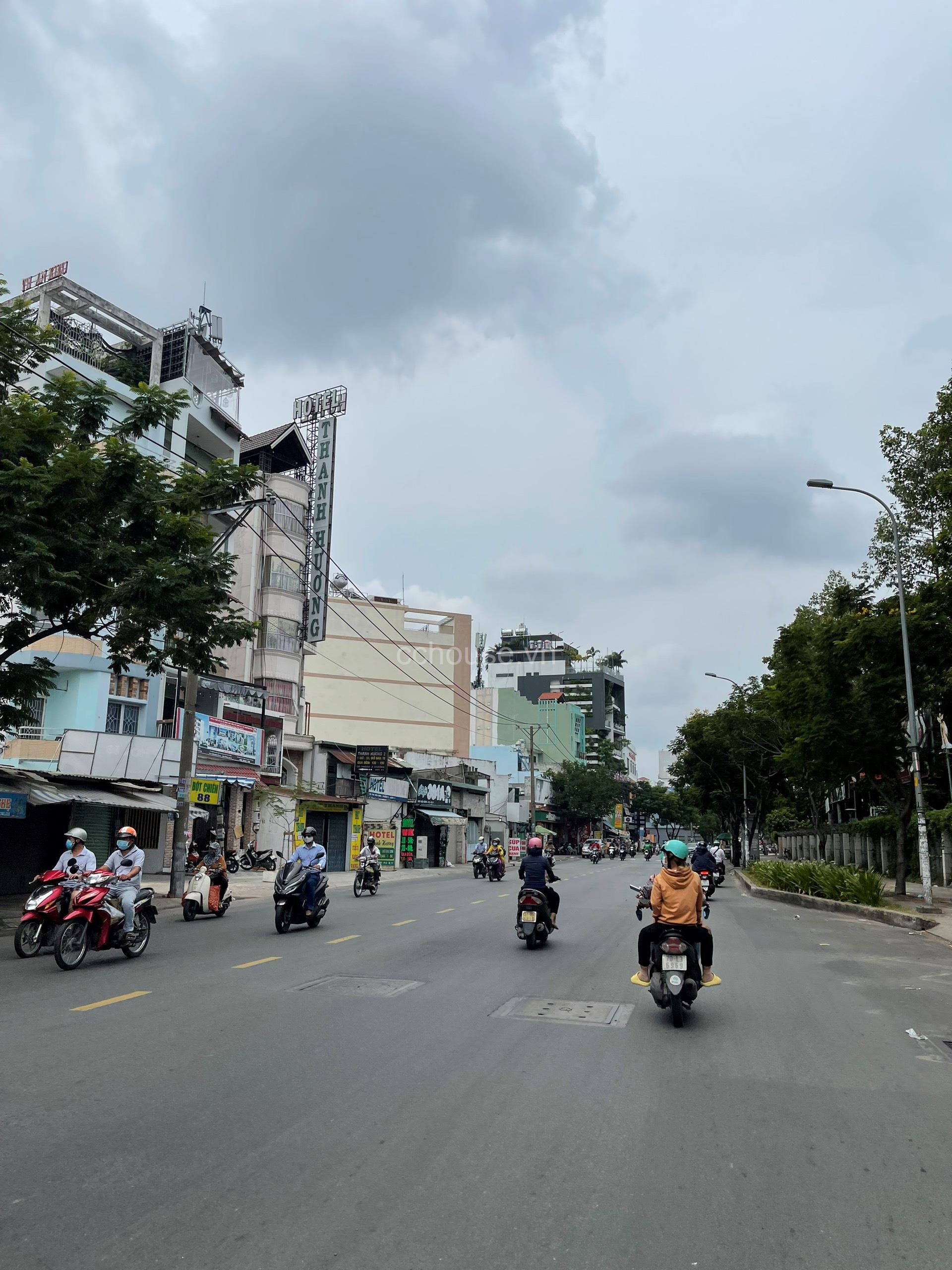 Mặt Tiền 58 Hoà Bình, Phường 5, Quận 11 DT : 25m x 30m, 550m2, Trệt 2 lầu , đối diện Đầm Sen