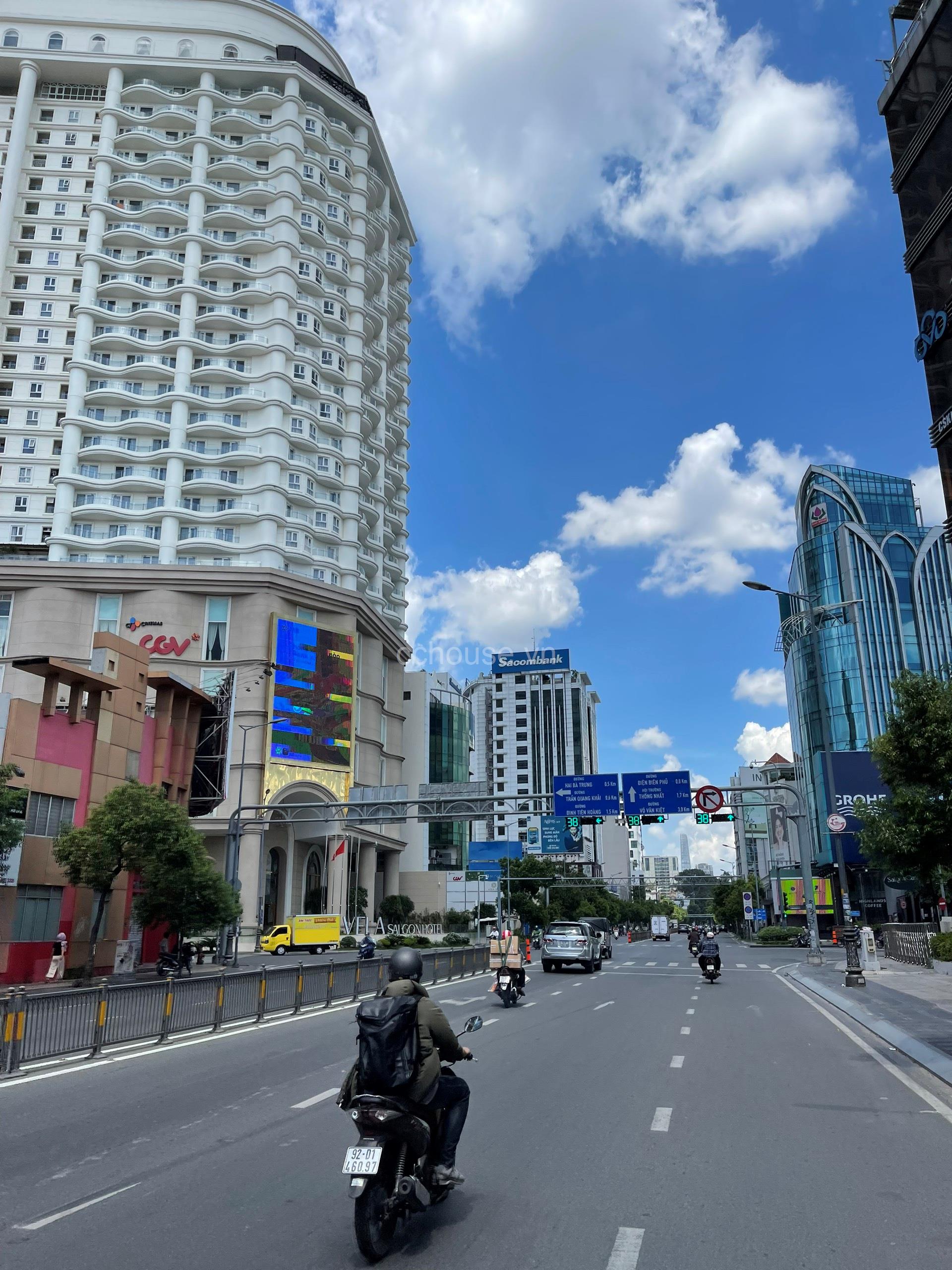 Cho thuê nhà căn góc MT Nam Kỳ Khởi Nghĩa, Q3. DT 6x7m, 3 tầng
