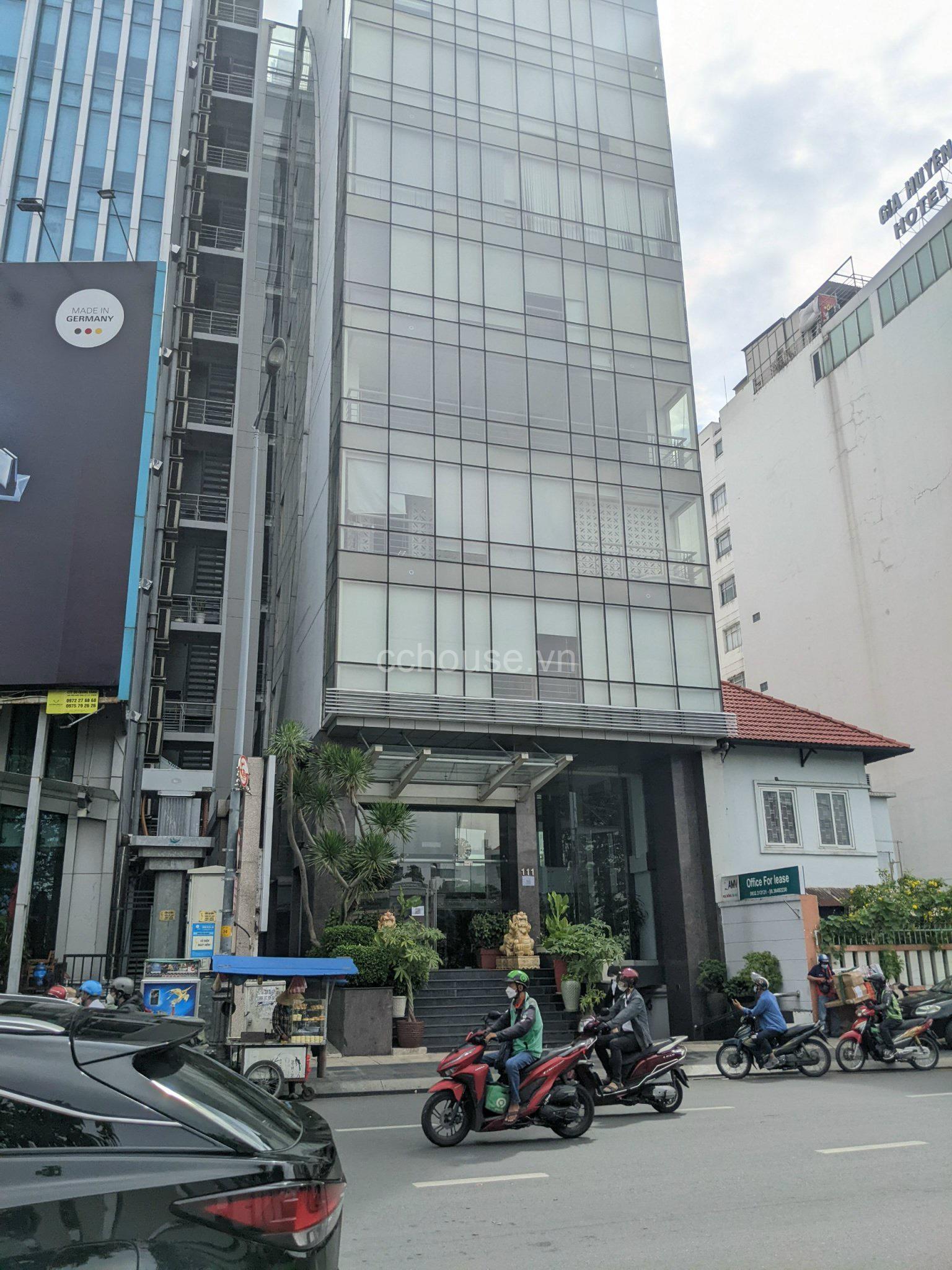 Chuyển nhượng tòa nhà 13 Tầng mặt tiền 111 Lý Chính Thắng , ngay ngã tư với Nam Kỳ Khởi Nghĩa.