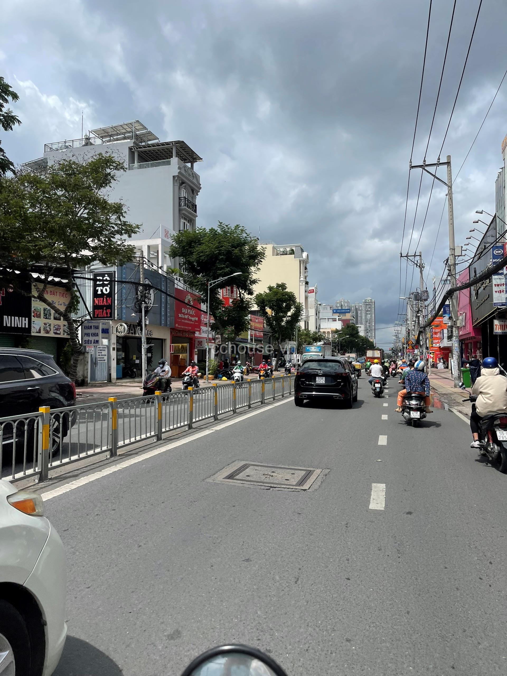 Cho thuê nhà nguyên căn MT đường Nguyễn Thị Thập. DT 4.5m x 22m. Phường Tân Quy, Quận 7