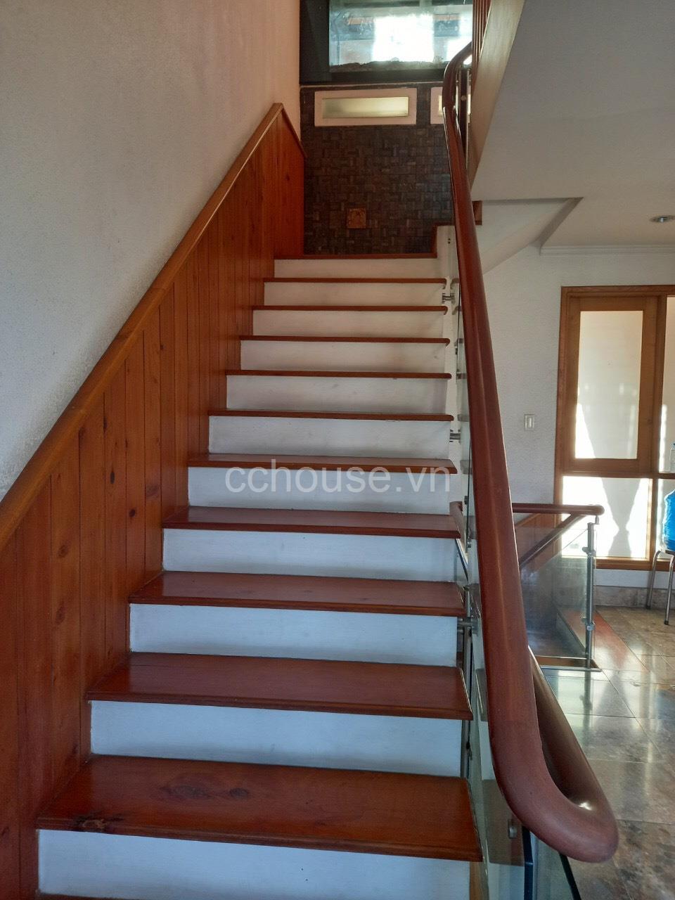 Bán nhà HXH Nguyễn Bá Tòng, P11, Tân Bình. DT 5x20m, 6 tầng