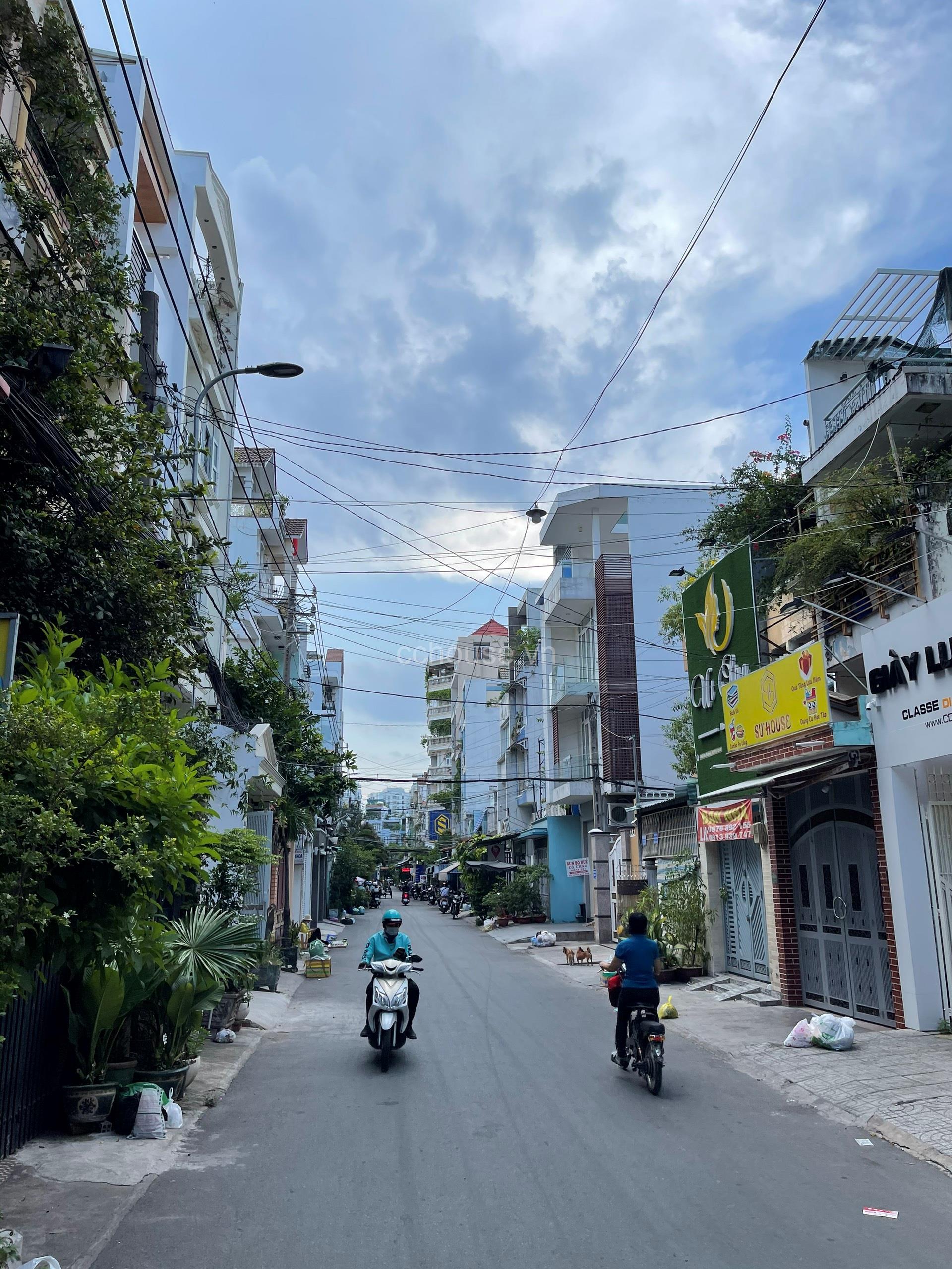 CHỈ CẦN HƠN 6 TỶ - CÓ NGAY TÒA NHÀ CĂN GÓC 2 MẶT TIỀN VỚI CTXD HẦM + 6 TẦNG - SÂN THƯỢNG