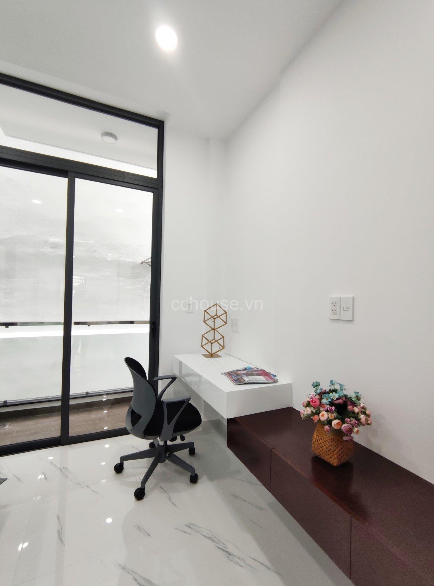 Bán nhà đường Lý Chính Thắng, P9, Q3. DT 4.5x20m, 5 tầng ST