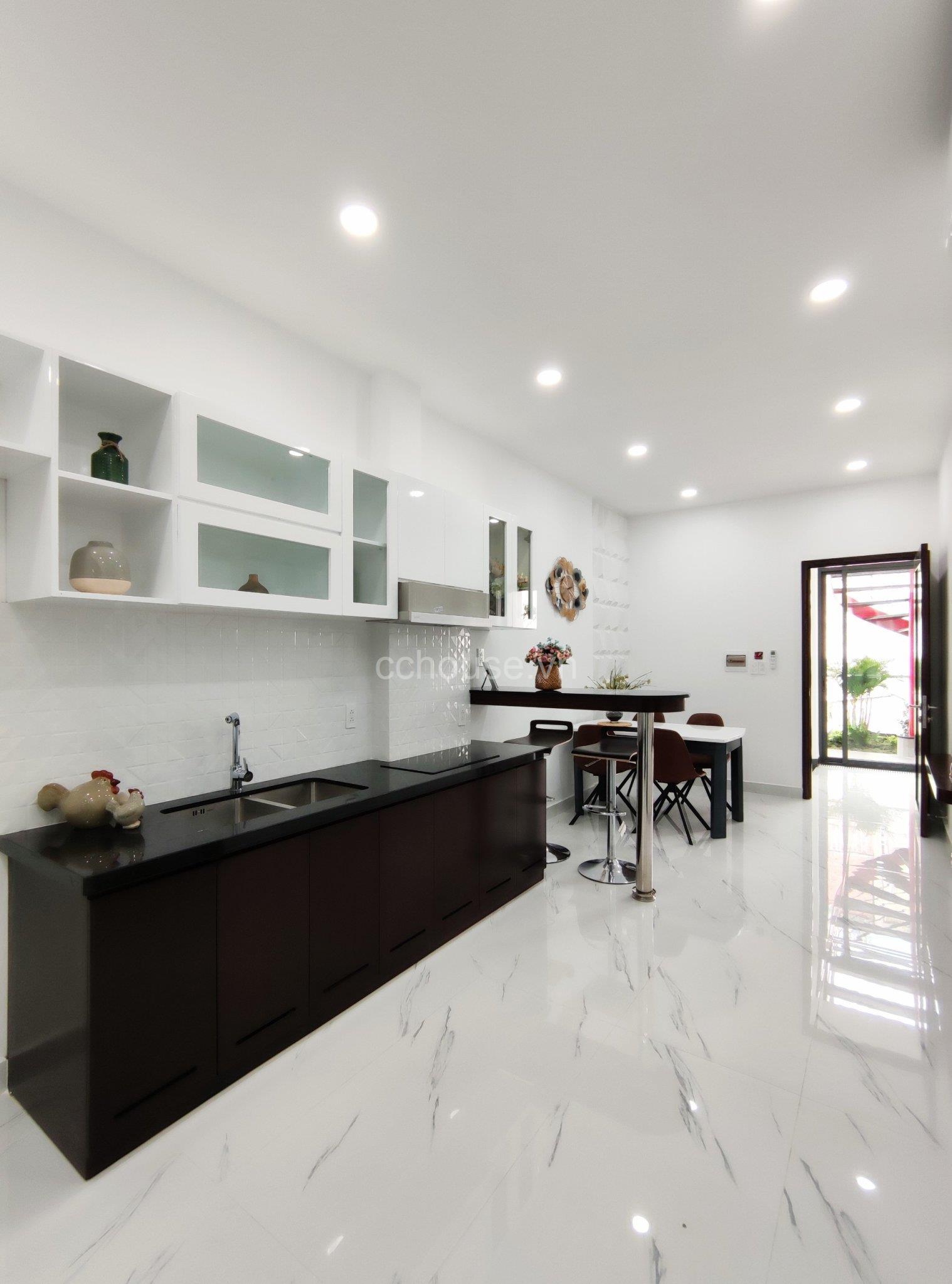 Bán nhà đường Lý Chính Thắng, P9, Q3. DT 4.5x20m, 5 tầng ST