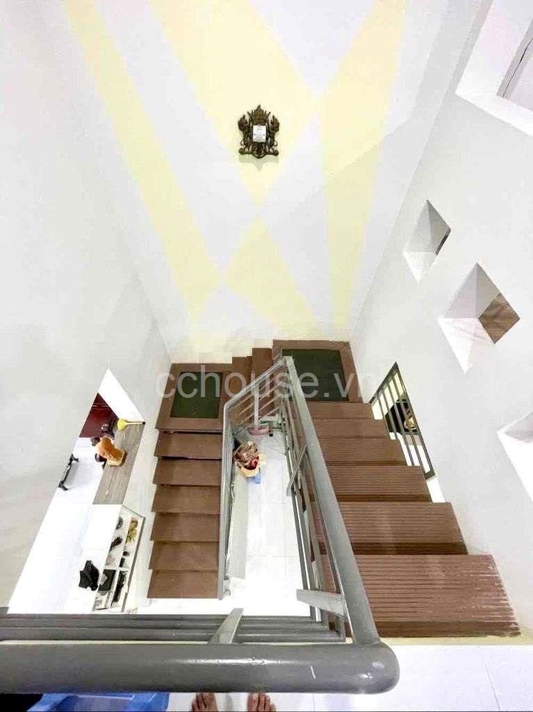 Nhà Q10 ngang 8m hẻm xe hơi 