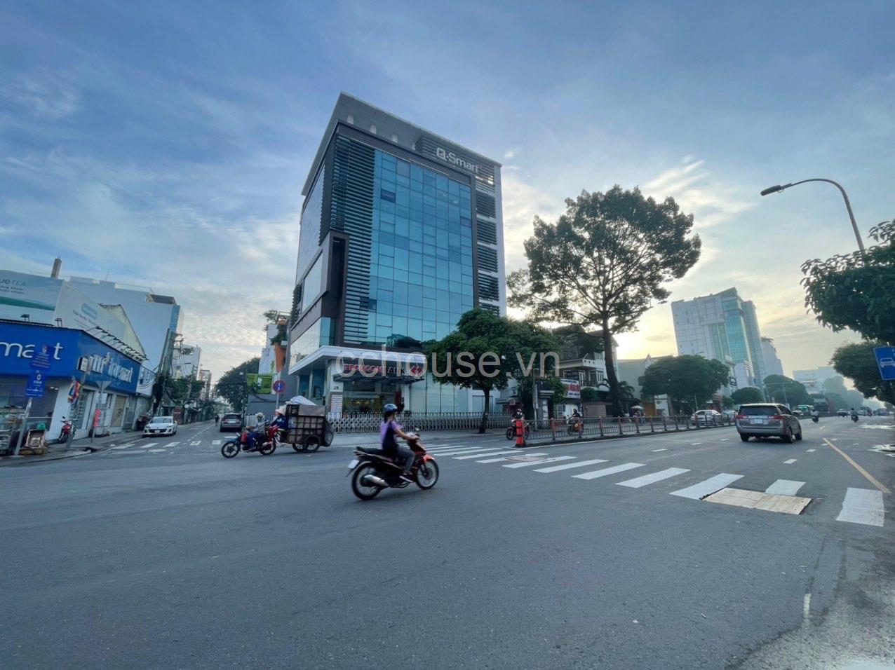 Bán toà nhà 36 Phan Đăng Lưu, Phường 6, Quận Bình Thạnh, Diện tích: 22x25m ( CN: 540m2)
