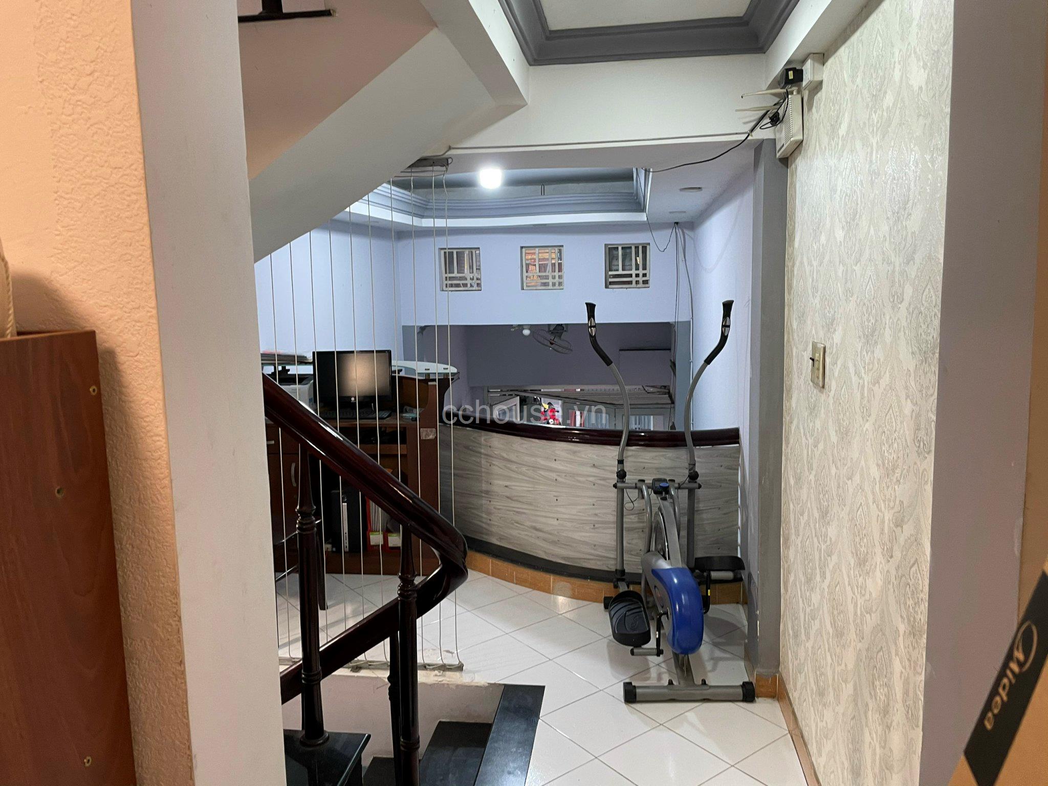 Mặt tiền kinh doanh  ngay trung tâm Q10 . Dt 3.5x12m