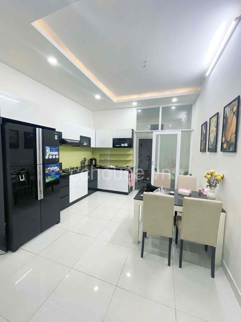 Hẻm xe hơi gần mặt tiền cao thắng  Q10 