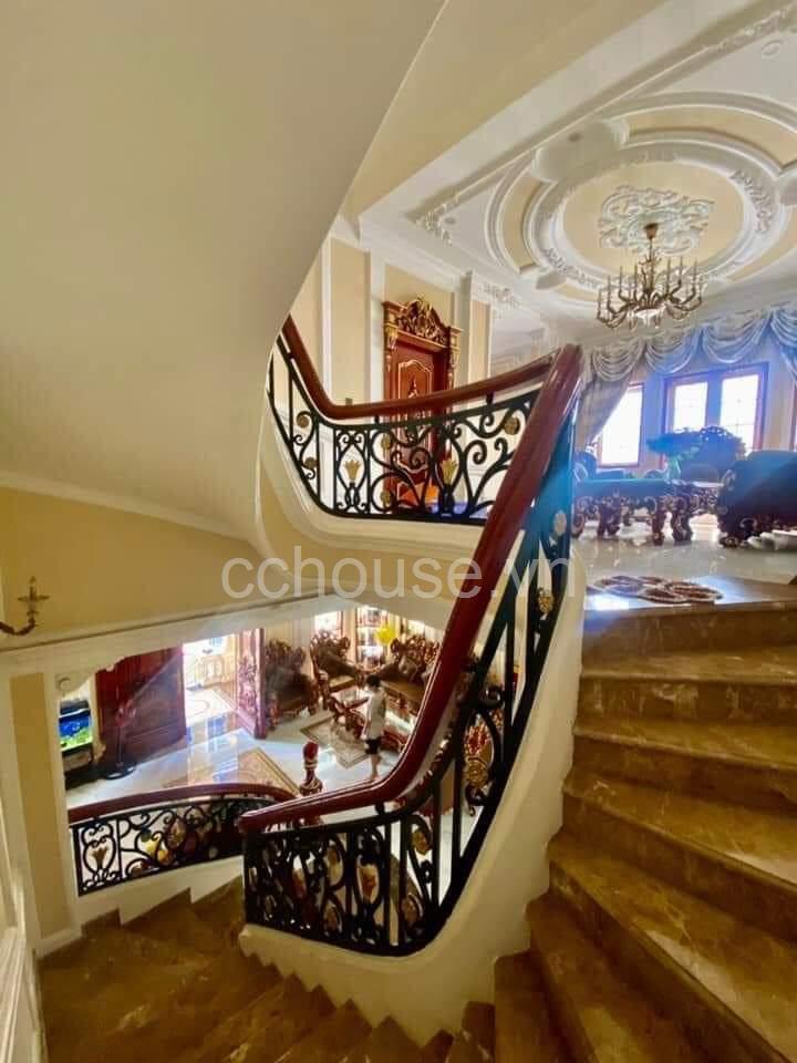 BÁN NHÀ BIỆT THỰ 686 CMT8 - TÂN BÌNH - DIỆN TÍCH 260m2 (9.6x27m)