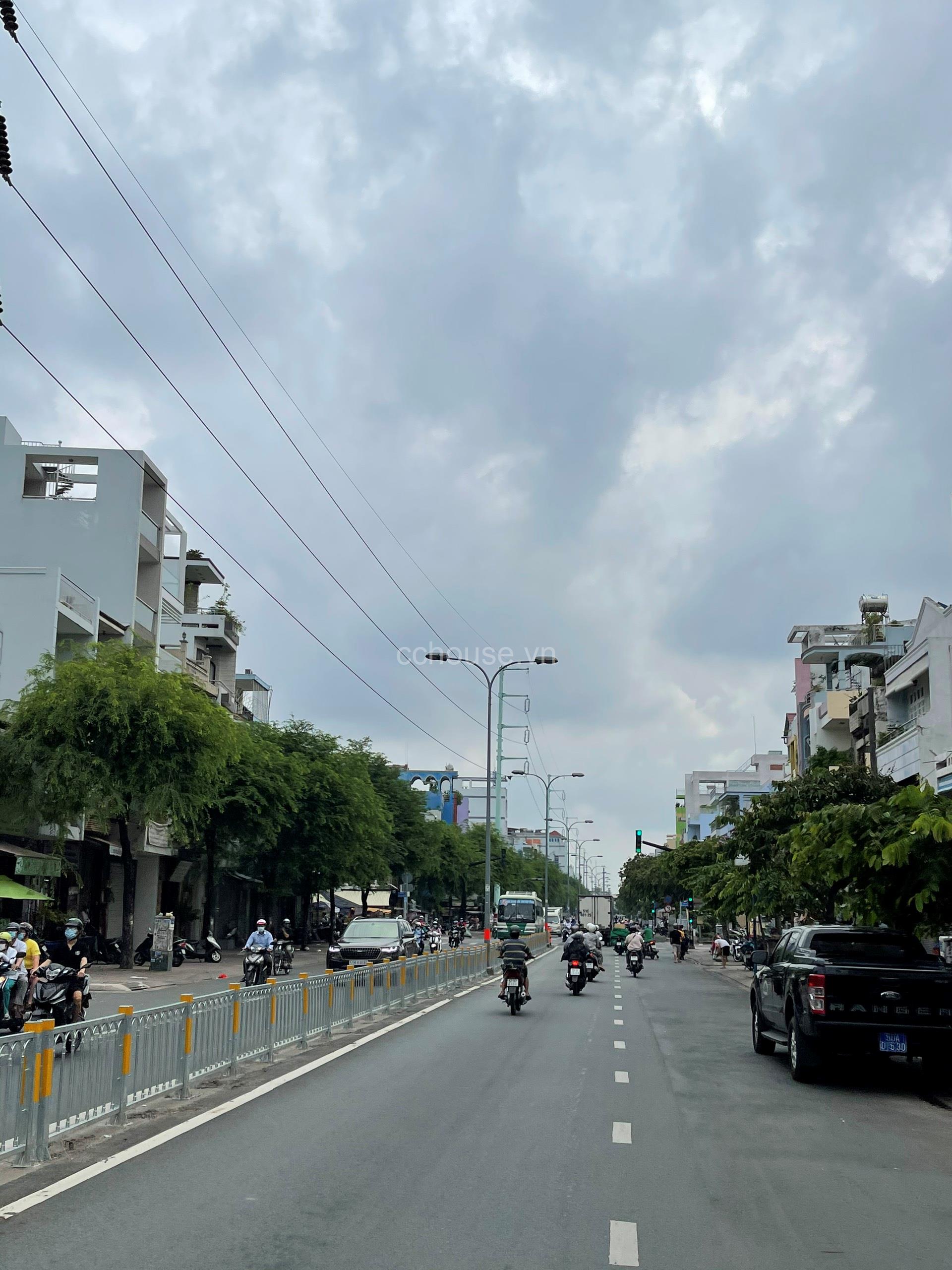 Bán nhà mặt tiển Minh Phụng , P9 ,Quận 11,Diện Tích: ( 9.2x15m) nhà 4 tầng khu kinh doanh