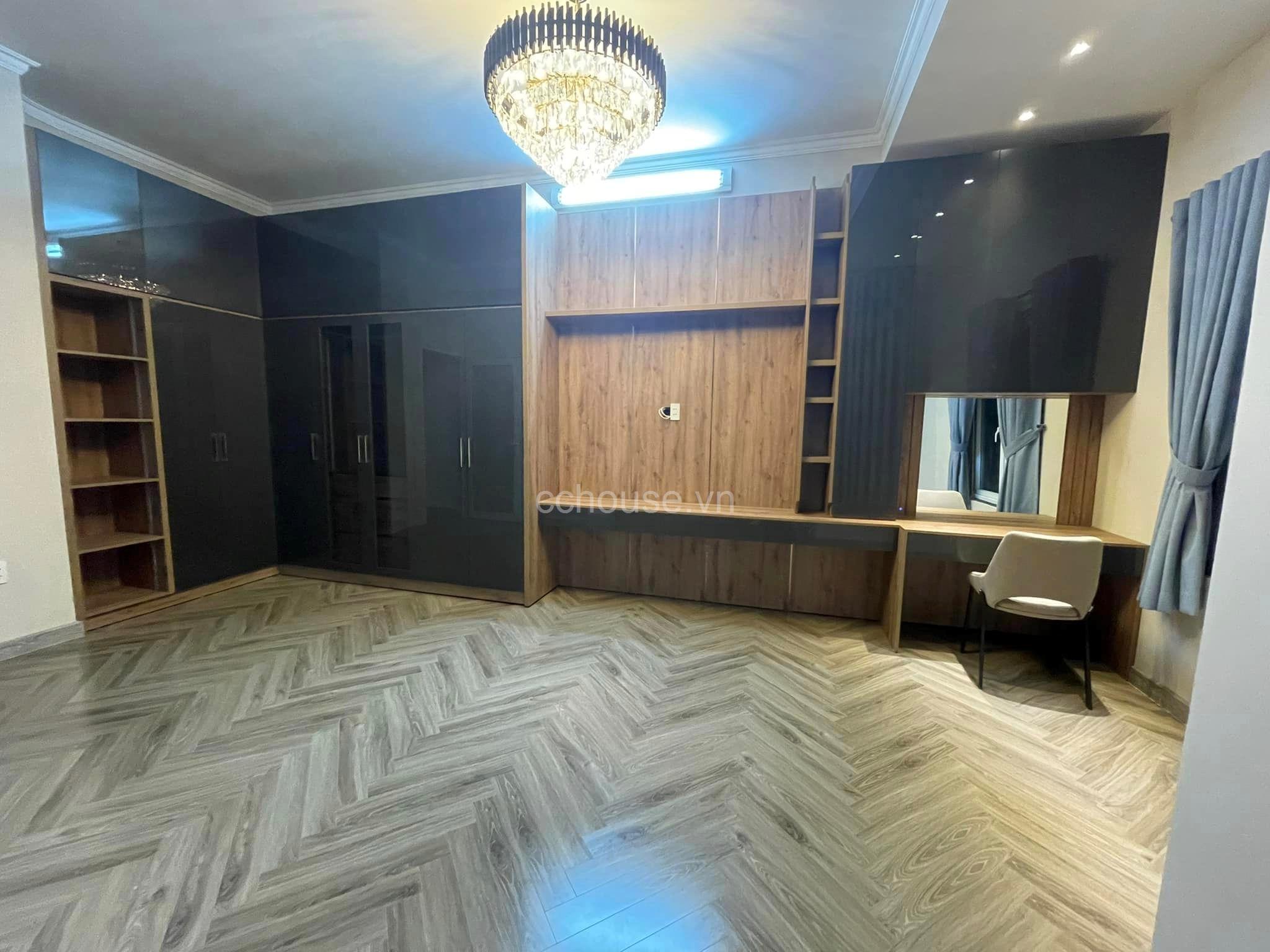 Bán nhà hẻm Võ Thị Sáu, Q1 đối diện CV Lê Văn Tám. DT 6.5x18m, 5 tầng