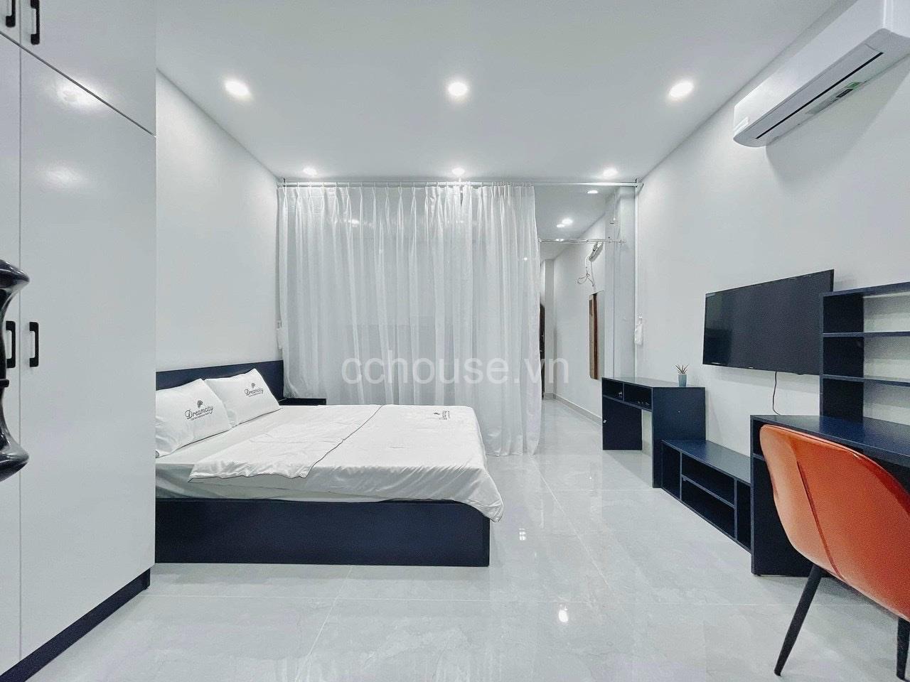 Bán tòa nhà MT Lý Chính Thắng, Q3. DT 4.35x27m, 8 tầng thang máy