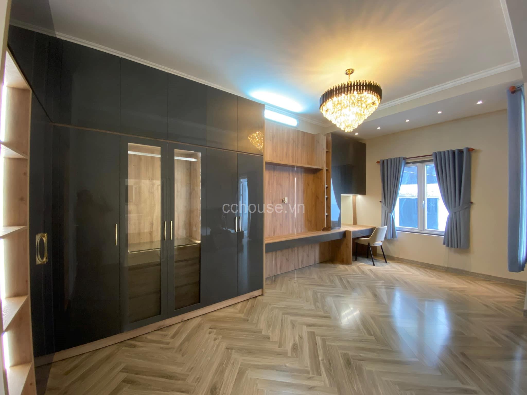Bán nhà hẻm Võ Thị Sáu, Q1 đối diện CV Lê Văn Tám. DT 6.5x18m, 5 tầng