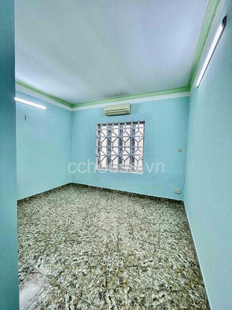 Đường nhựa 6m Hoàng Việt P4  Q. Tân Bình 
