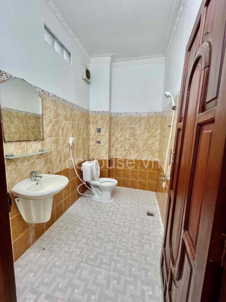 Đường nhựa 6m Hoàng Việt P4  Q. Tân Bình 