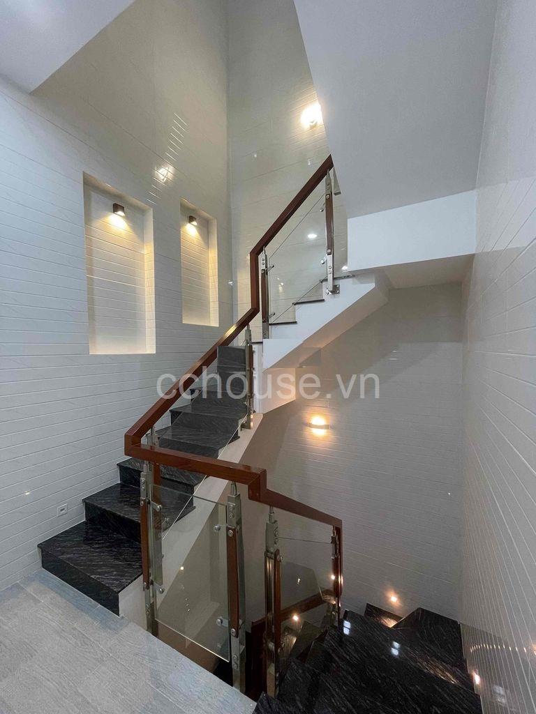 Bán nhà hẻm 86 Trường Chinh, P12, Tân Bình cách MT 50m. Nhà 3 lầu ST mới