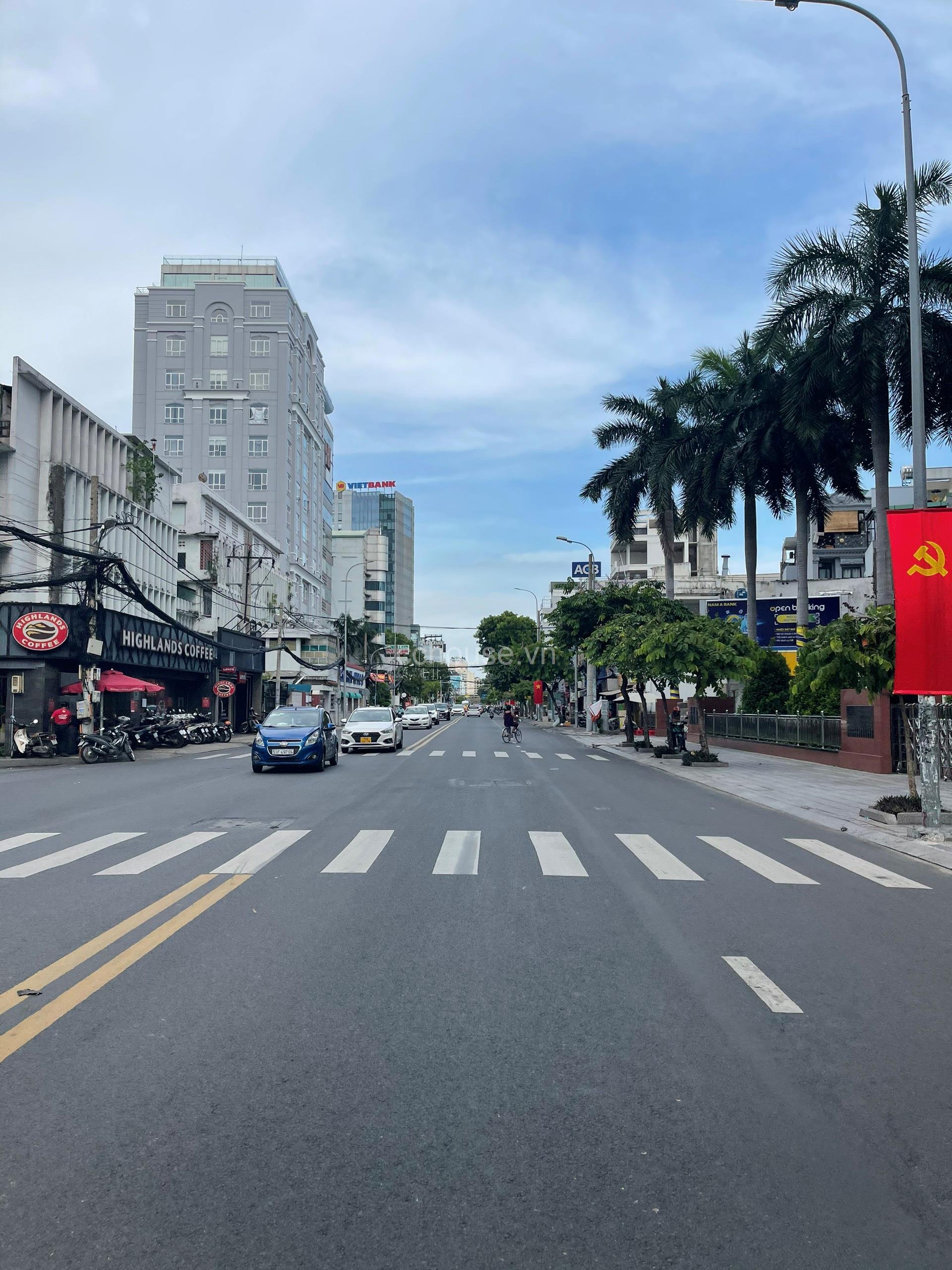 Cho thuê nhà NCMT CMT8, P11, Q3. DT 5mx9m, 3 tầng