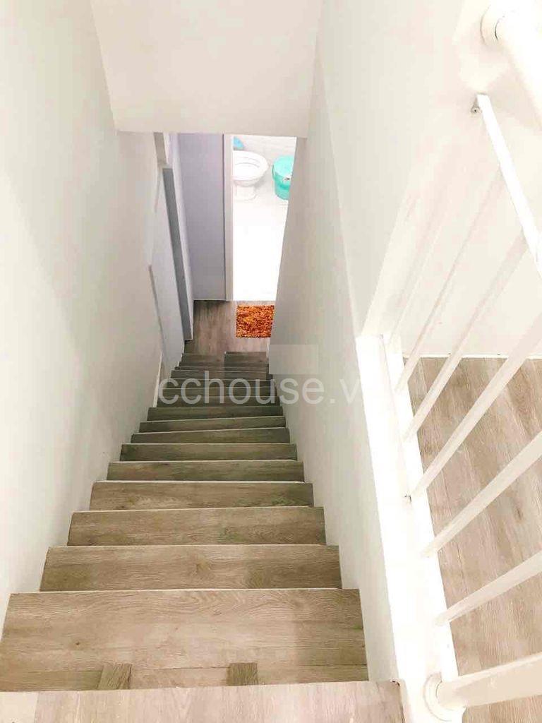 Bán nhà góc 3 mặt hẻm CMT8, P.Hòa Hưng. DT 3.7x13m, 2 tầng