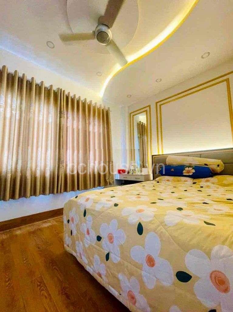 Bán nhà MT Năm Châu, Tân Bình. DT 4.2x12m, NH 8.7m. Nhà 5 tầng