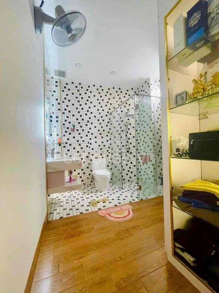Bán nhà MT Năm Châu, Tân Bình. DT 4.2x12m, NH 8.7m. Nhà 5 tầng