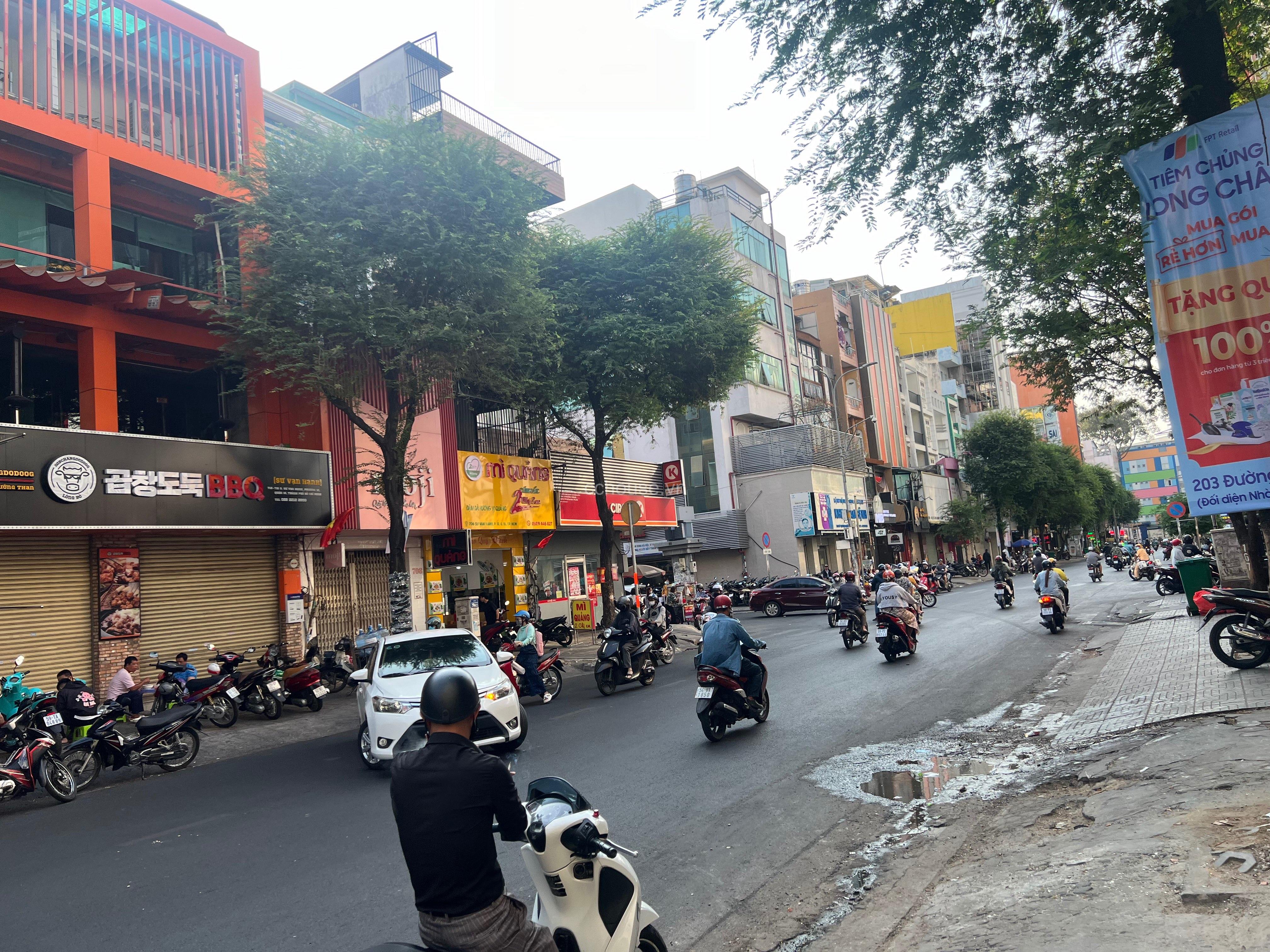 Cho thuê nhà NCMT 716 Sư Vạn Hạnh, P12, Q10. DT 8x14m, 4 tầng