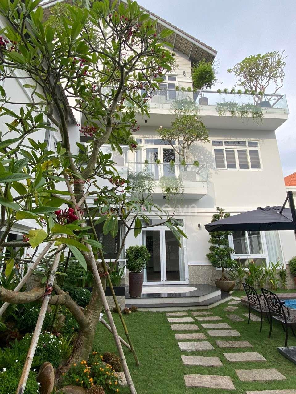 Chính chủ nhà cần bán căn biệt thự cao cấp sang trọng Thảo Điền Quận 2 Diện tích DT 19x25m nở hậu