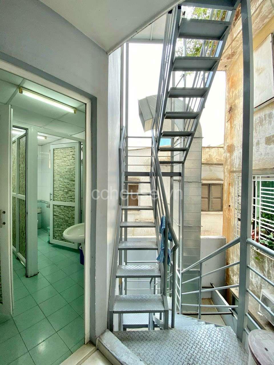 Cho thuê tòa nhà MT Trần Huy Liệu, P15, Phú Nhuận. DT 8x19m, hầm 8 tầng ST