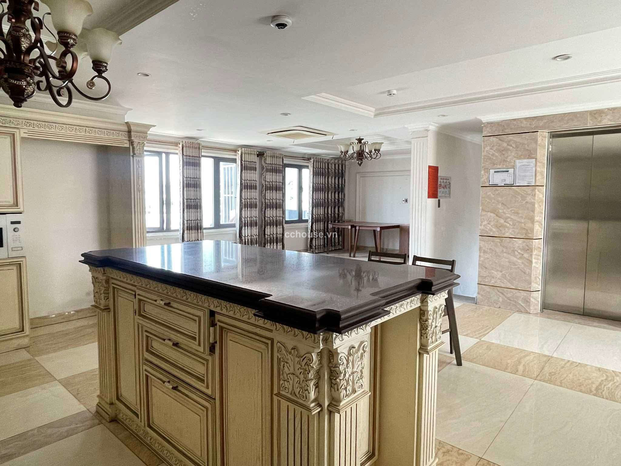 Tòa nhà văn phòng Sư Vạn Hạnh, P12, Q10. DT 10.8x20m, hầm 7 tầng