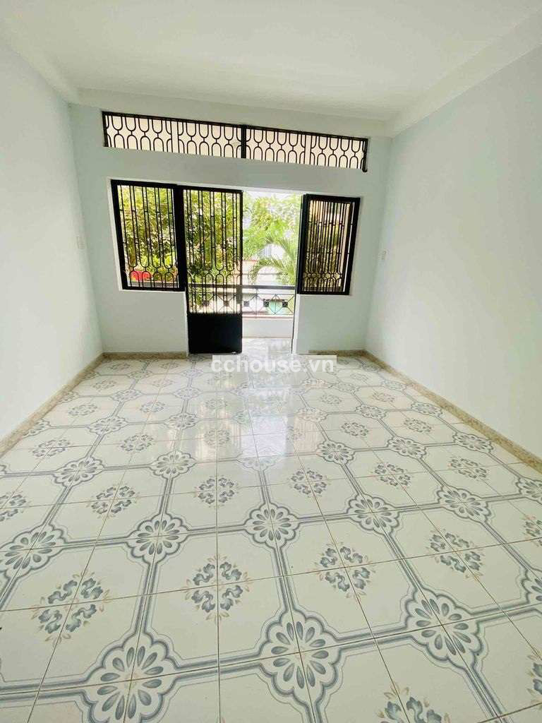 Bán nhà MT đường Lê Niệm, Tân Phú. DT 4.05x19m, 3 tầng