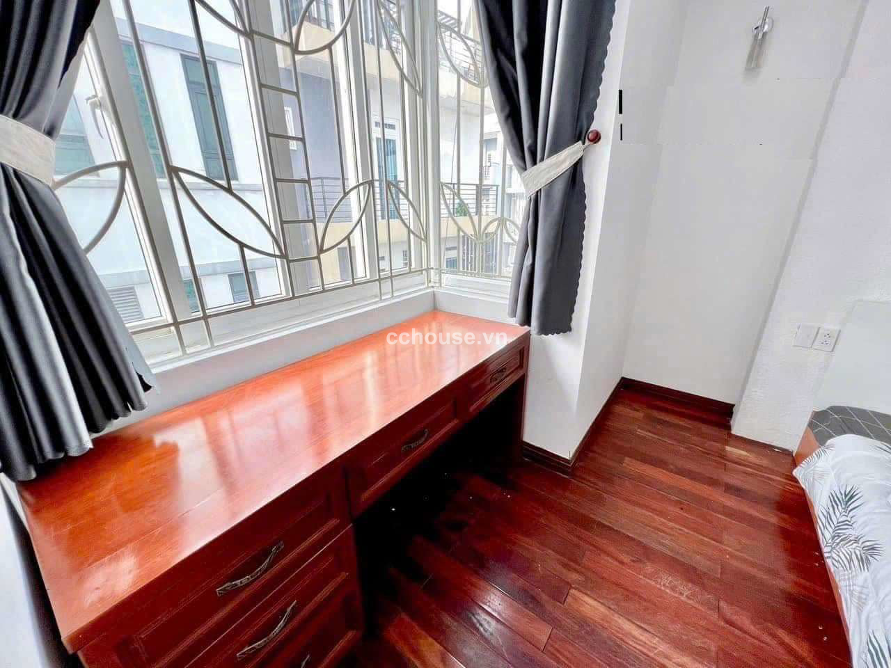 Bán nhà MT Phó Đức Chính, P1, Bình Thạnh. DT 10x10.7m, 6 tầng