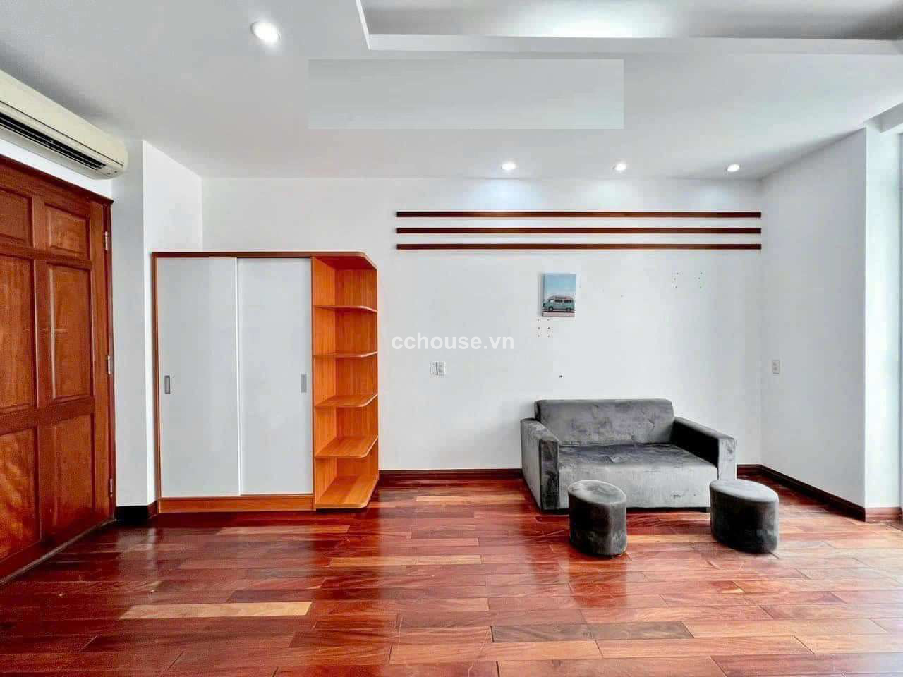 Bán nhà MT Phó Đức Chính, P1, Bình Thạnh. DT 10x10.7m, 6 tầng