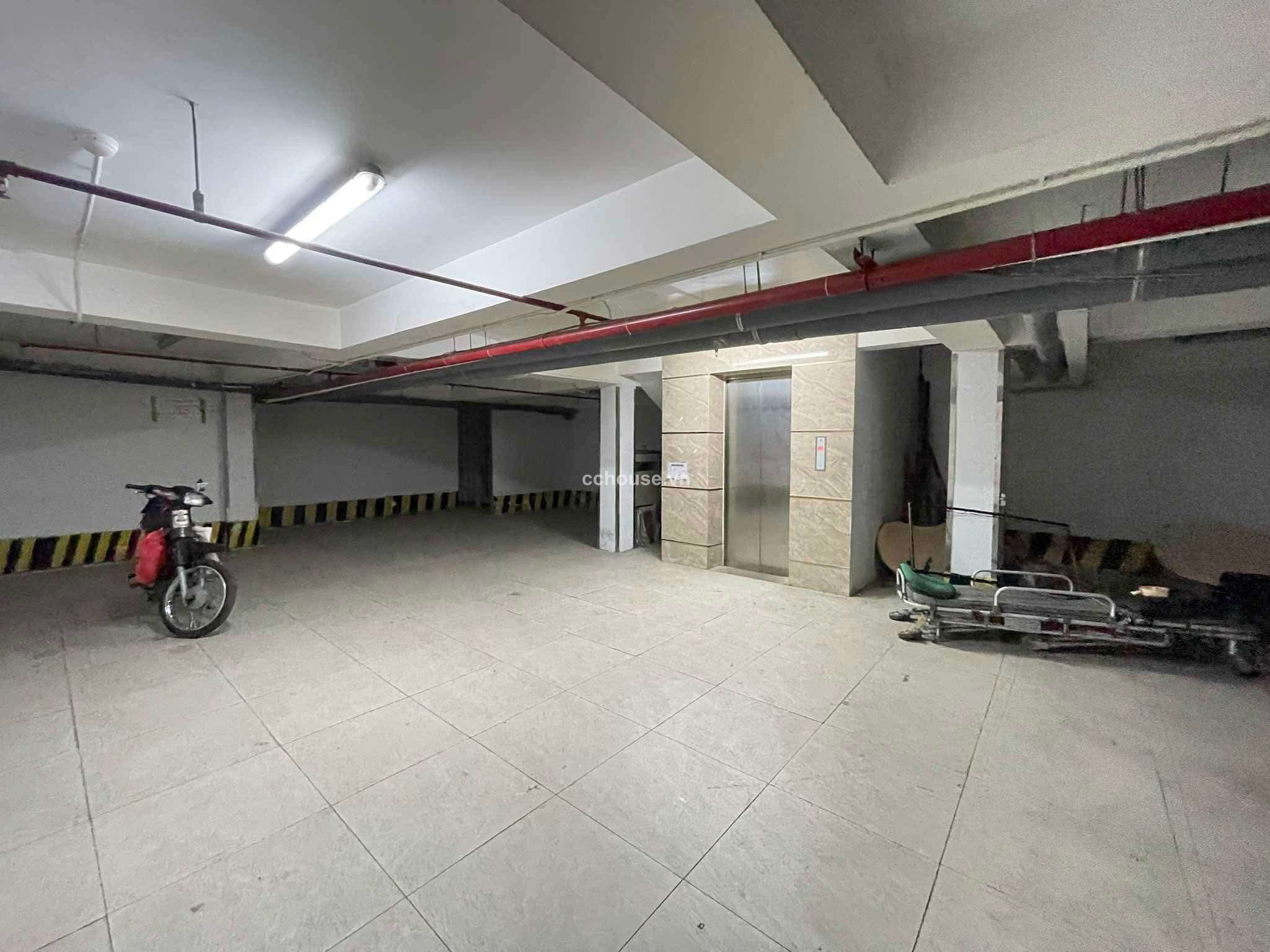 Tòa nhà văn phòng Sư Vạn Hạnh, P12, Q10. DT 10.8x20m, hầm 7 tầng