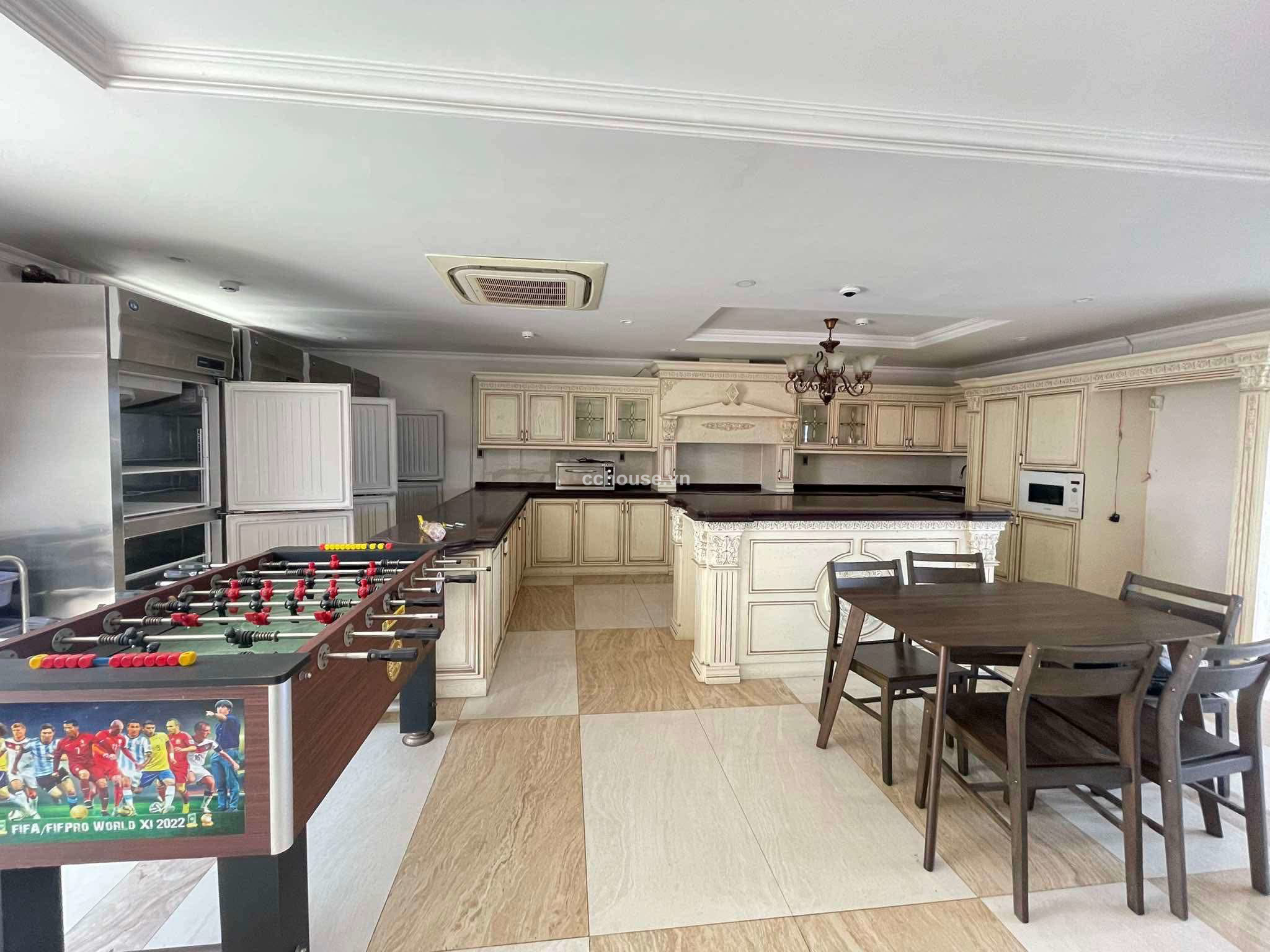 Tòa nhà văn phòng Sư Vạn Hạnh, P12, Q10. DT 10.8x20m, hầm 7 tầng