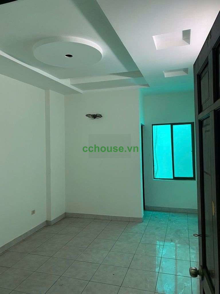 Cho thuê nhà MT Nguyễn Chí Thanh, Q10. DT 3.3x15m, 4 tầng