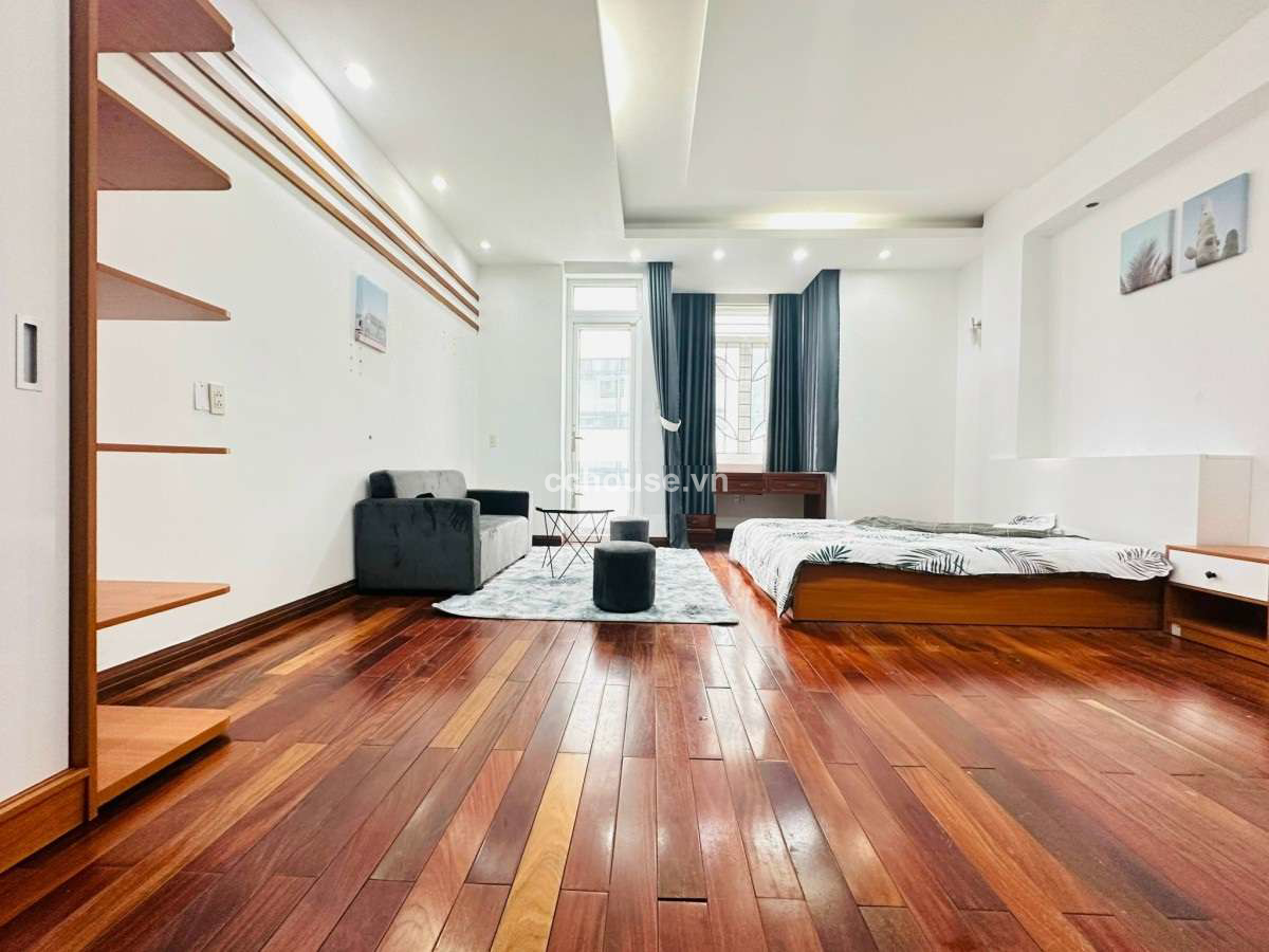 Bán nhà MT Phó Đức Chính, P1, Bình Thạnh. DT 10x10.7m, 6 tầng