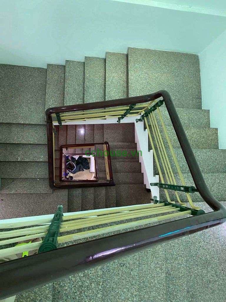 Cho thuê nhà MT Nguyễn Chí Thanh, Q10. DT 3.3x15m, 4 tầng