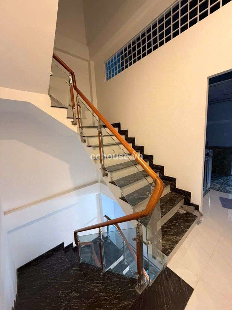 Bán nhà HXH 817 Lạc Long Quân, Tân Bình. DT 4x30m, 4 tầng