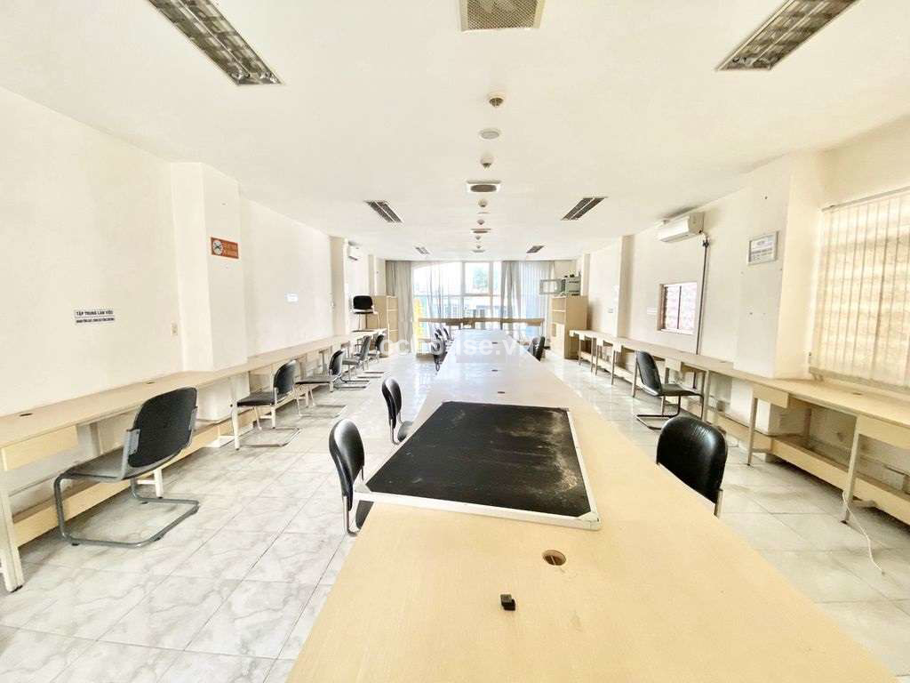 Cho thuê tòa nhà MT Khánh Hội, P3, Q4. DT 6x18m, hầm 7 tầng