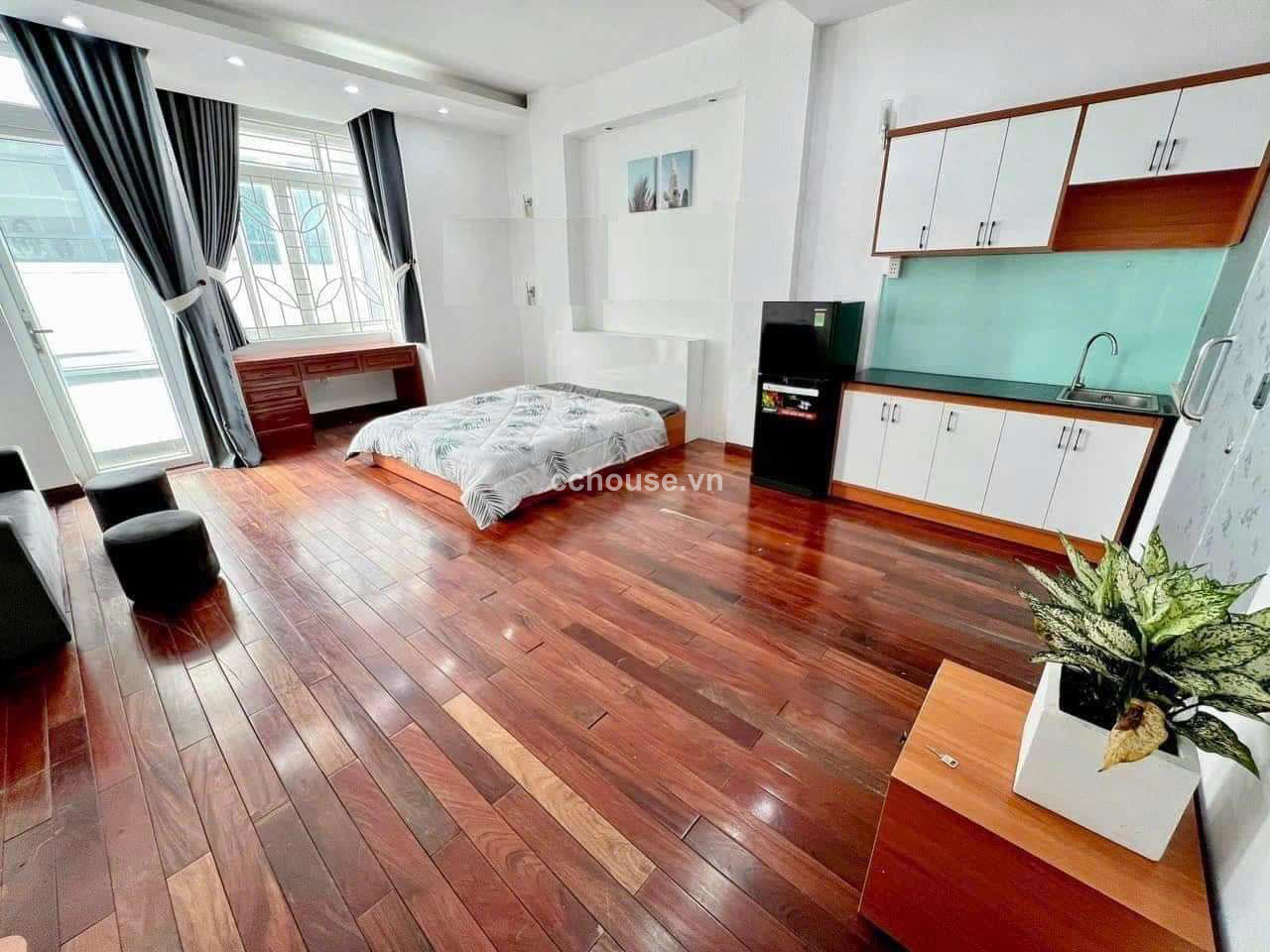 Bán nhà MT Phó Đức Chính, P1, Bình Thạnh. DT 10x10.7m, 6 tầng