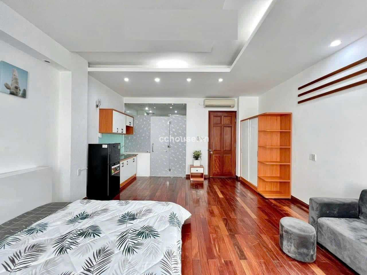 Bán nhà MT Phó Đức Chính, P1, Bình Thạnh. DT 10x10.7m, 6 tầng