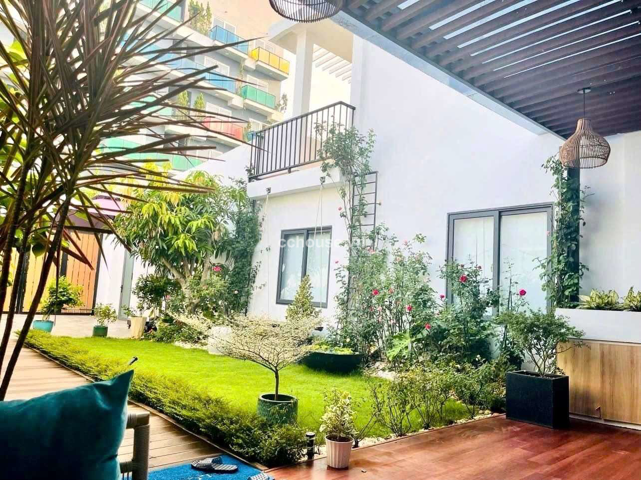 Biệt thự MT Đường 46, Thảo Điền. DT 359m2, 2 tầng
