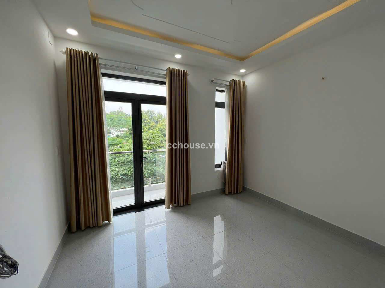 Bán nhà HXH Lạc Long Quân, P.Bình Thới. DT 4x10m, 5 tầng MCT