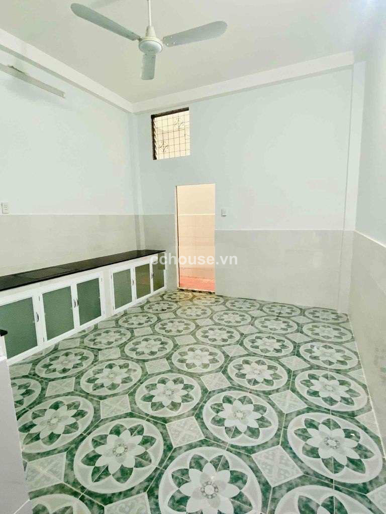 Bán nhà MT đường Lê Niệm, Tân Phú. DT 4.05x19m, 3 tầng