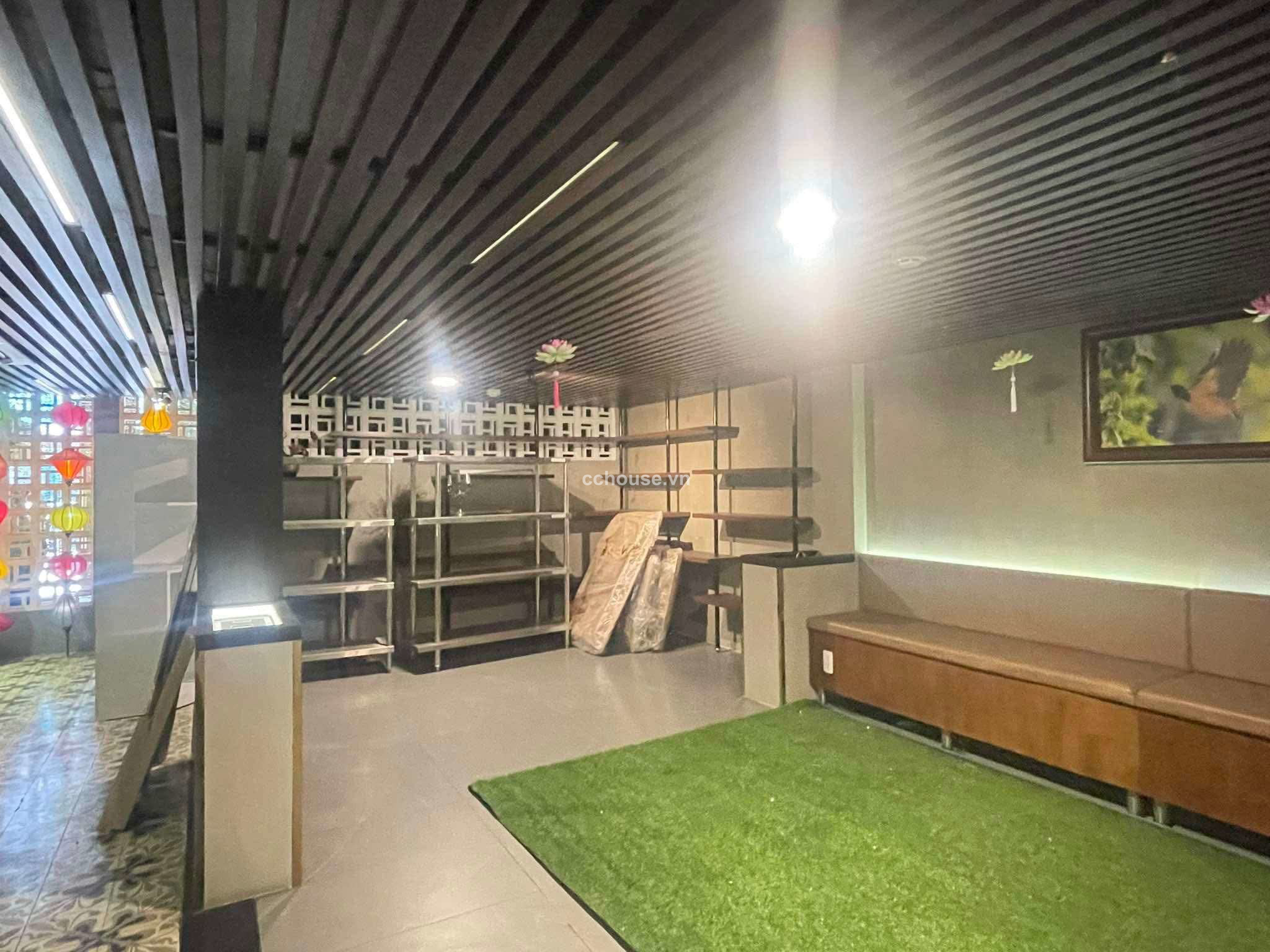 Tòa nhà văn phòng Sư Vạn Hạnh, P12, Q10. DT 10.8x20m, hầm 7 tầng