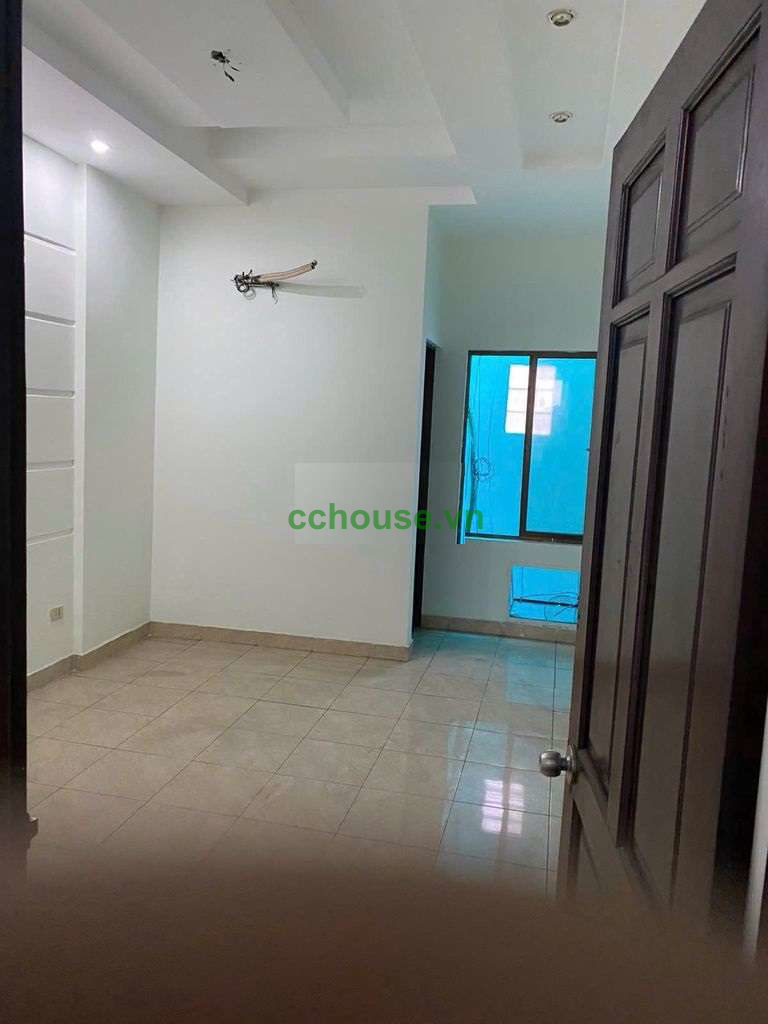 Cho thuê nhà MT Nguyễn Chí Thanh, Q10. DT 3.3x15m, 4 tầng