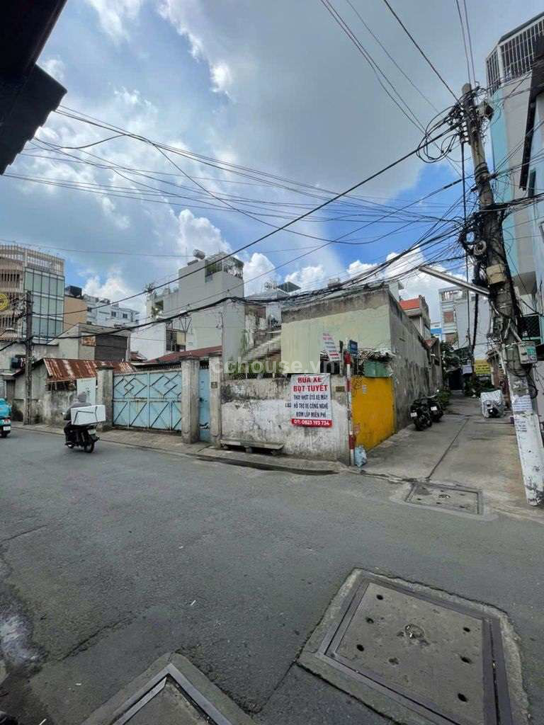 Bán nhà căn góc MT Đường số 41, Tân Phú. DT 20.5x23m